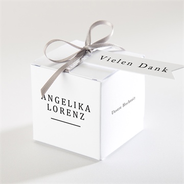 Geschenkbox Hochzeit vor dem objektiv